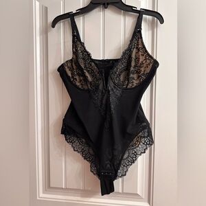 Popilush Deep V-Neck Black Lace Bodysuit - L